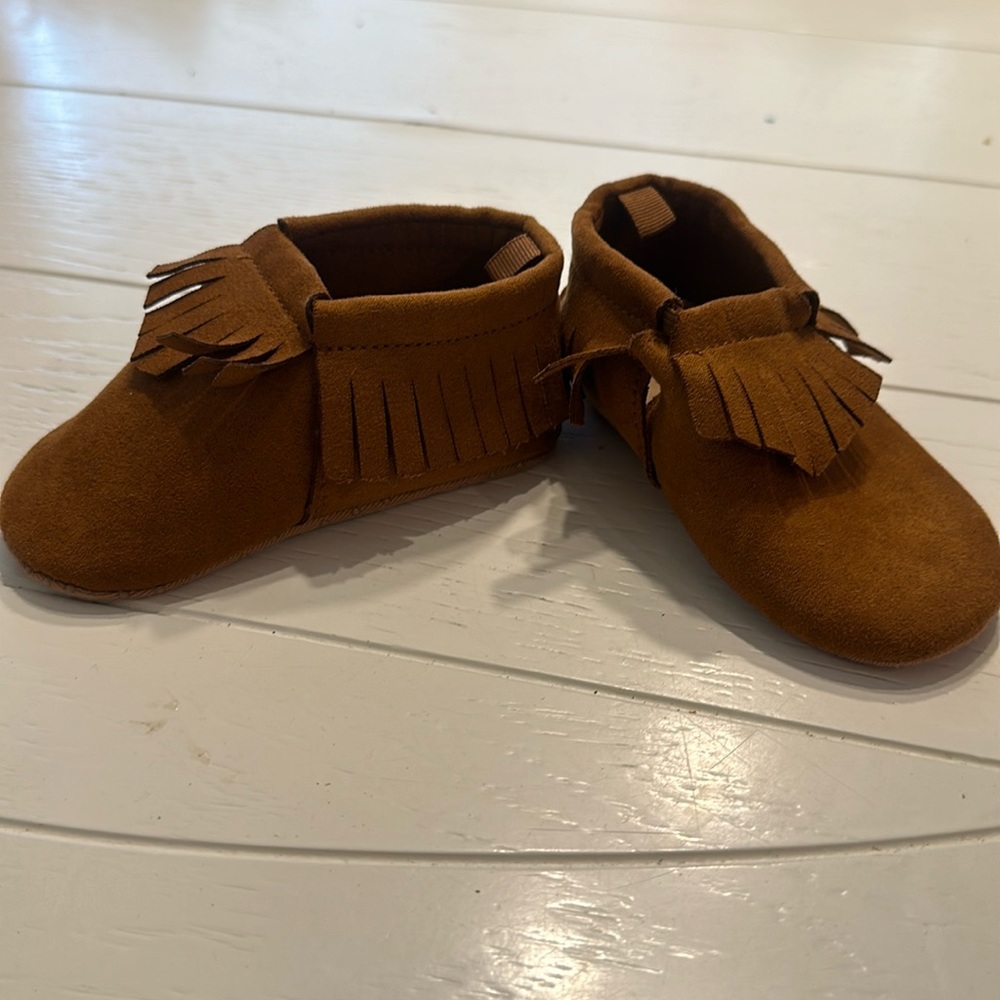 3$25 old navy moccasin 18-24m
